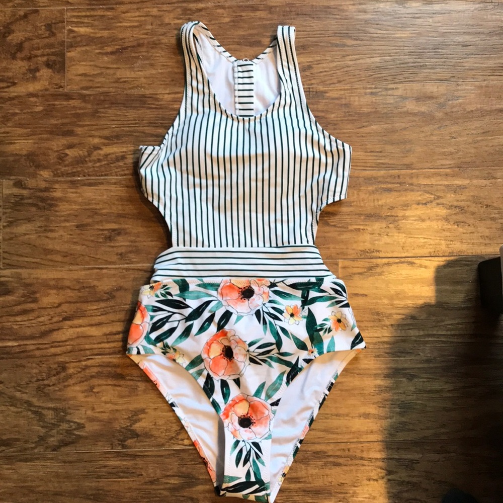Cupshe swimsuit